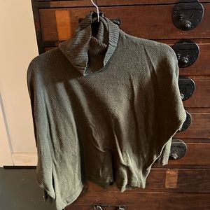 Army green turtle neck loose fit with cropped sleeves